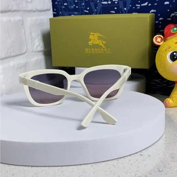 Burberry White Frame Sunglasses Purple Lens UV Chic - Picture 5 of 9